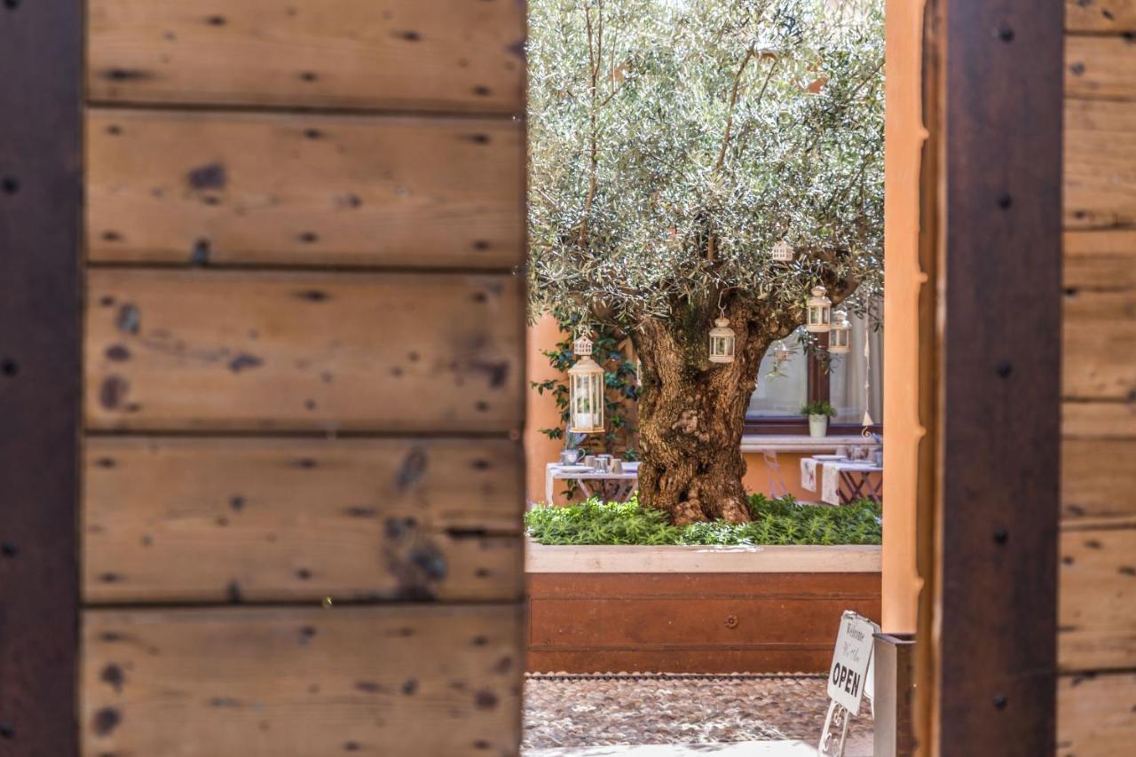 Bed & Breakfast Antico Borgo Con - Adults Only Manerba del Garda