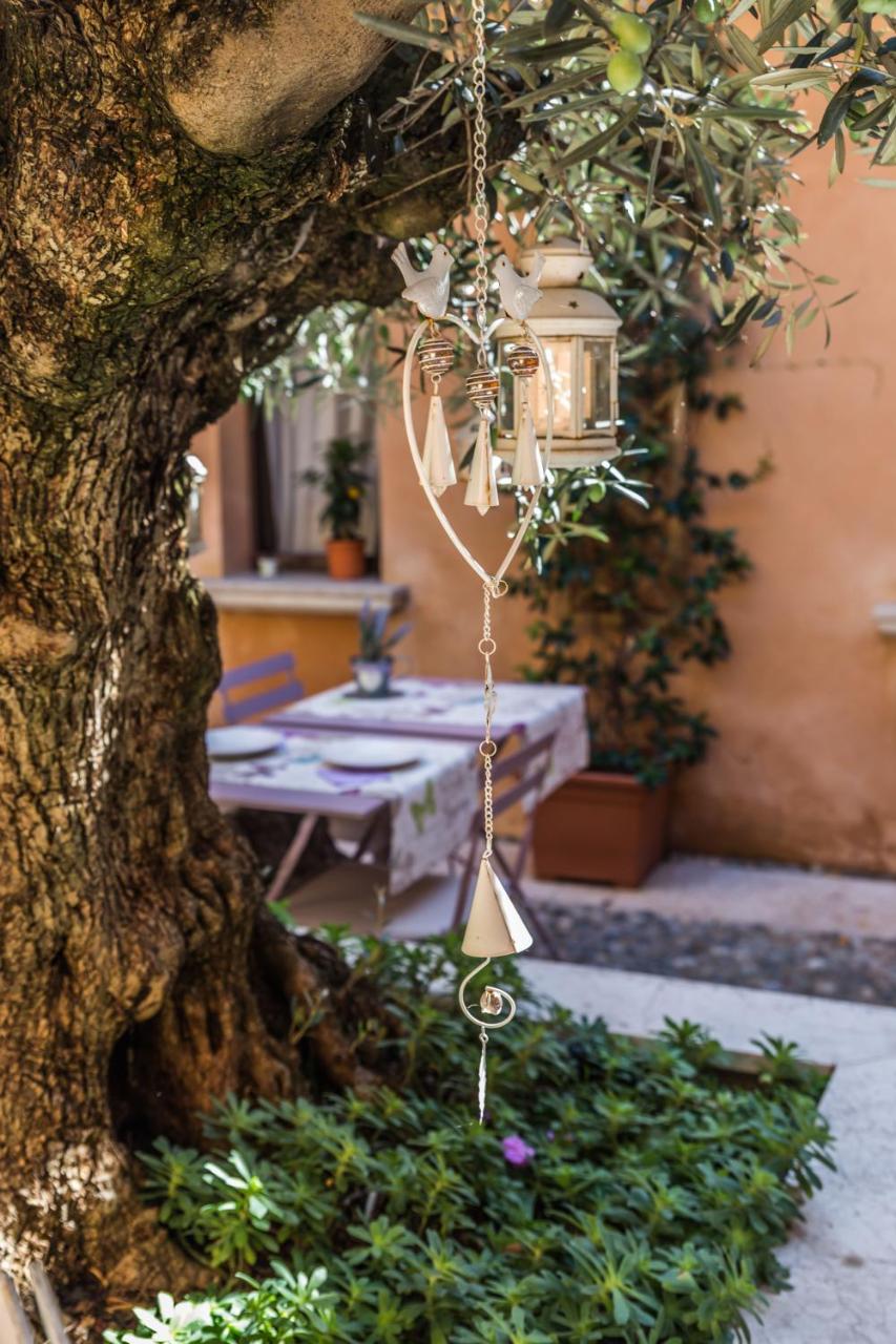 Antico Borgo Con - Adults Only Bed & Breakfast Manerba del Garda