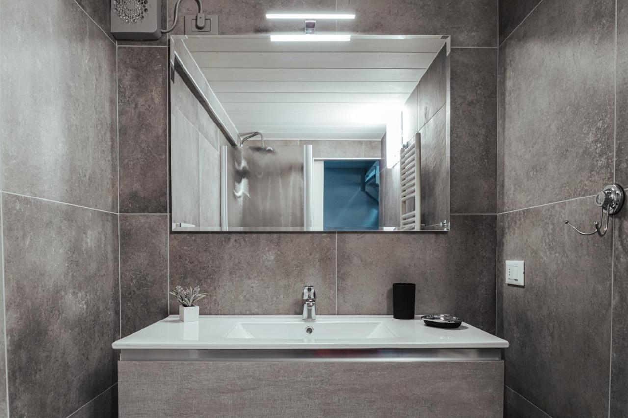Antico Borgo Con - Adults Only Couette-café Manerba del Garda